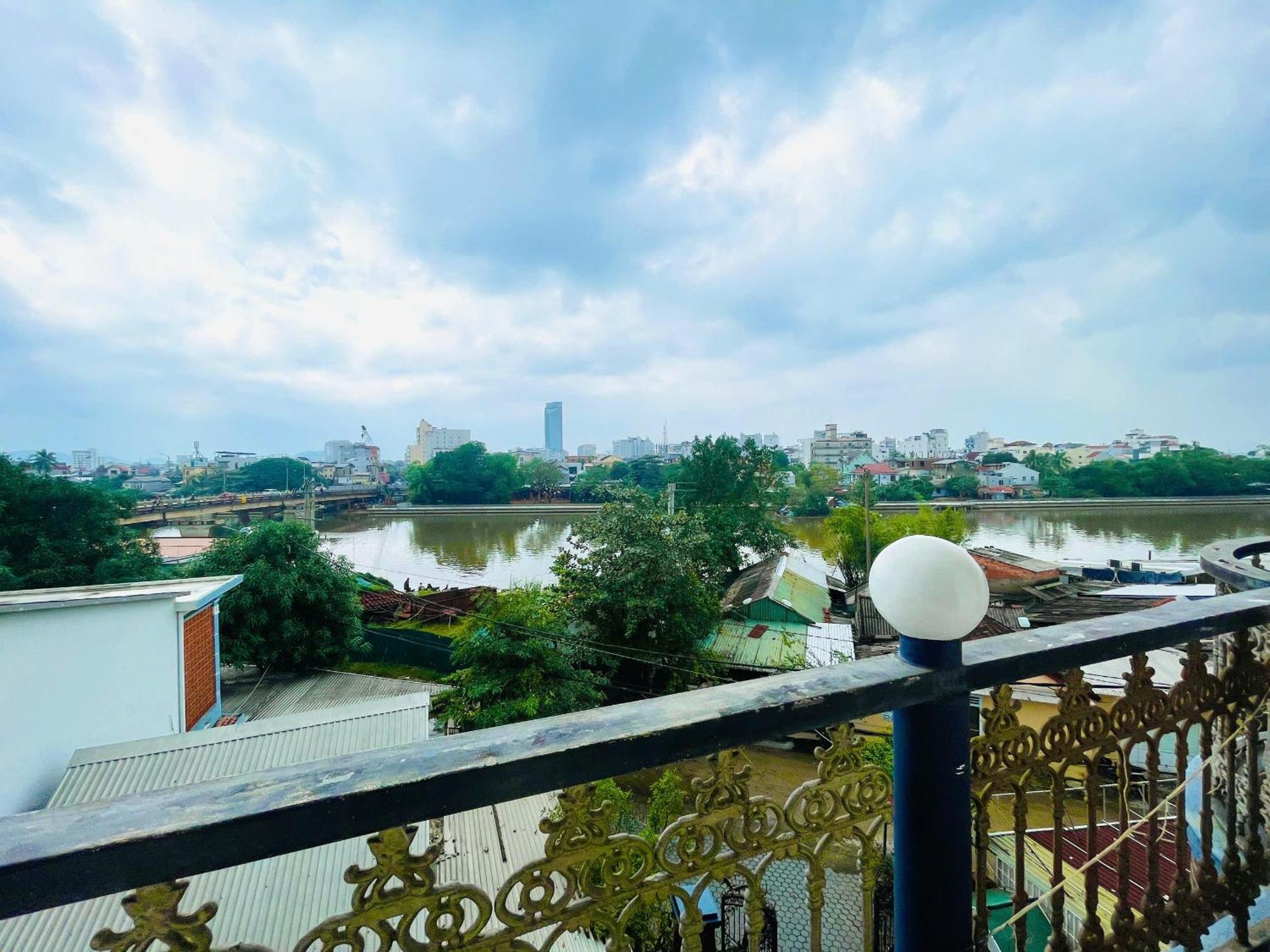 Nam Phuong Riverside Villa Hue Bagian luar foto