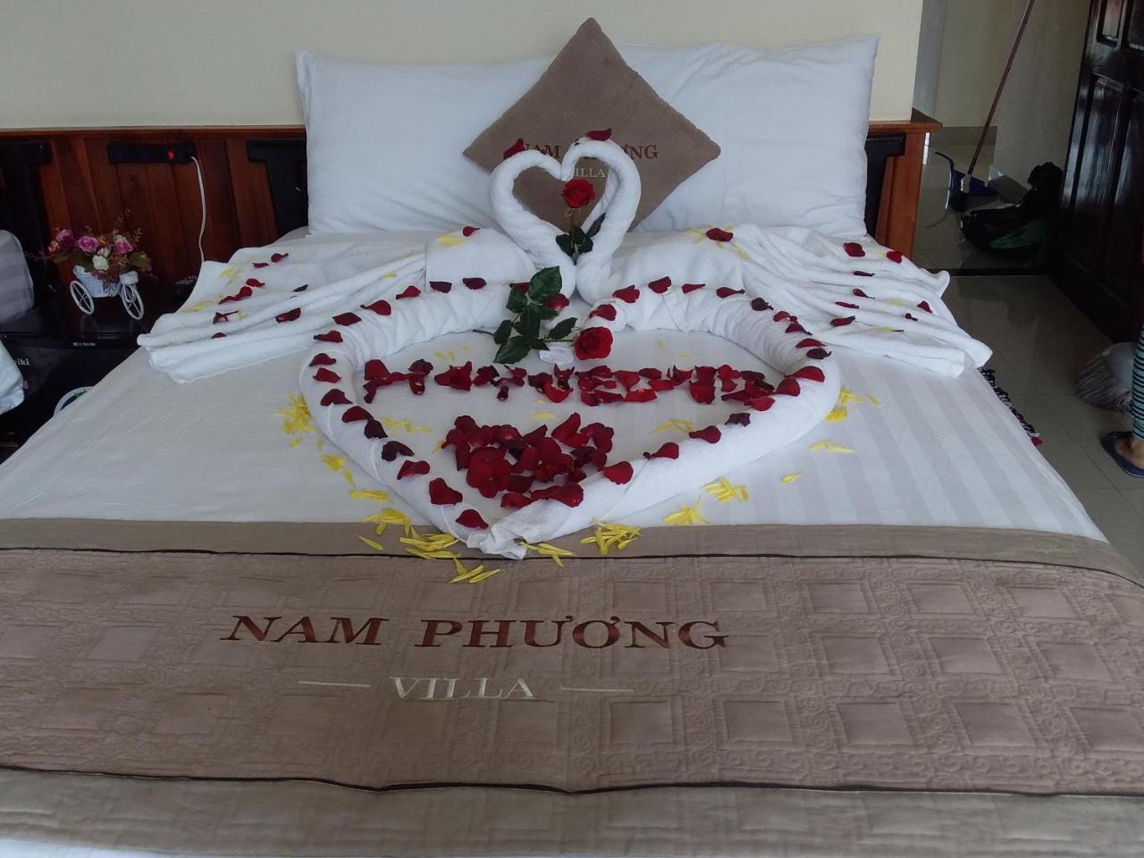 Nam Phuong Riverside Villa Hue Bagian luar foto